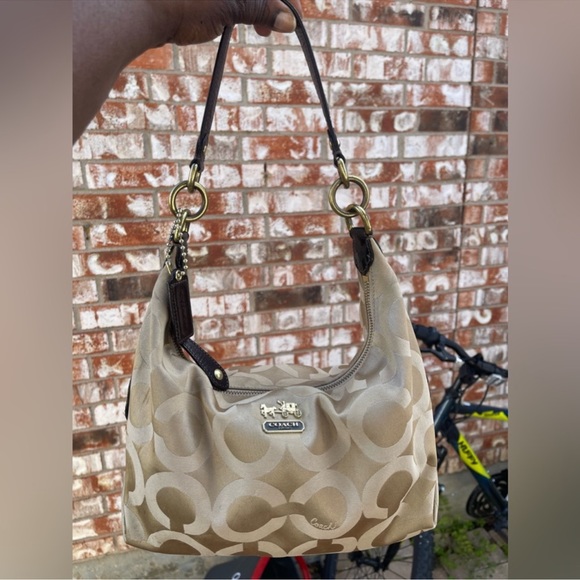 Tombari’s Live show flyer “like and share” - Picture 5 of 8